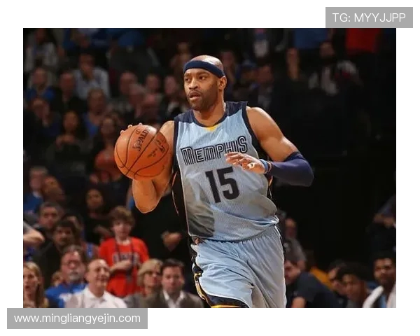 卡特布莱恩特半场三分球表现出色5投3中贡献14分3篮板引发热议